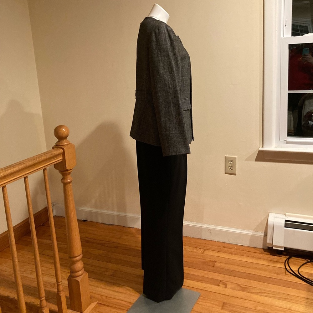 TAHARI ARTHUR S. LEVINE Black & Gray, Long Sleeve, 2 Piece Suit Sz. 16P NWT! - Picture 3 of 7